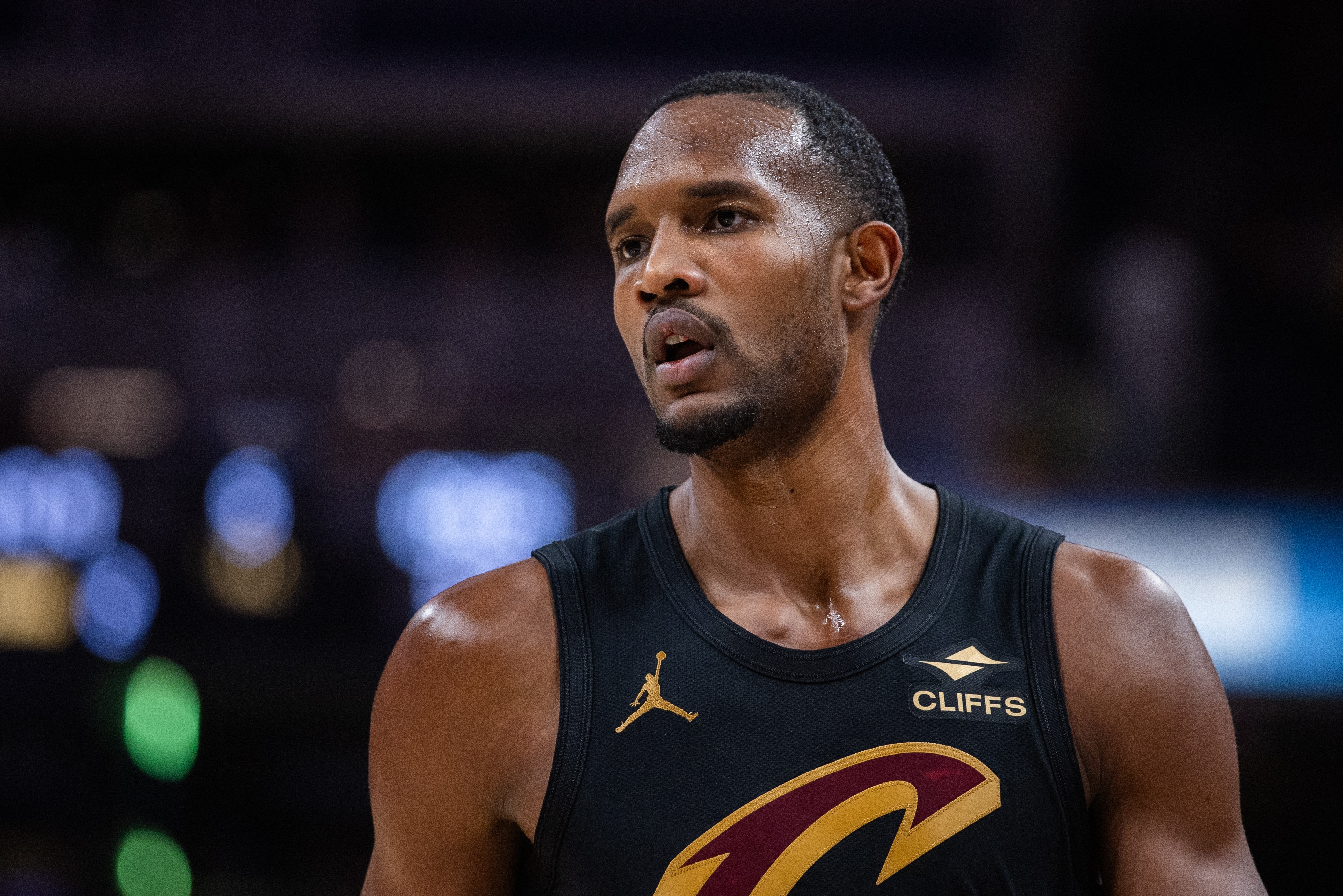 难阻失利！莫布里11中6拿到15分9板8助2断3帽 正负值-11