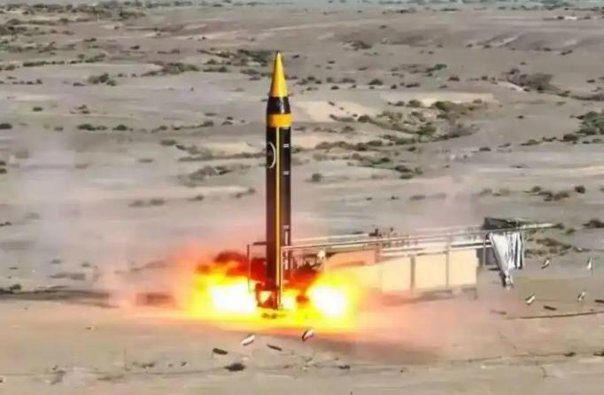 开云官方网-伊朗发射超重型导弹打击以色列!携带1吨重弹头、射程达2000公里,可覆盖以色列全境